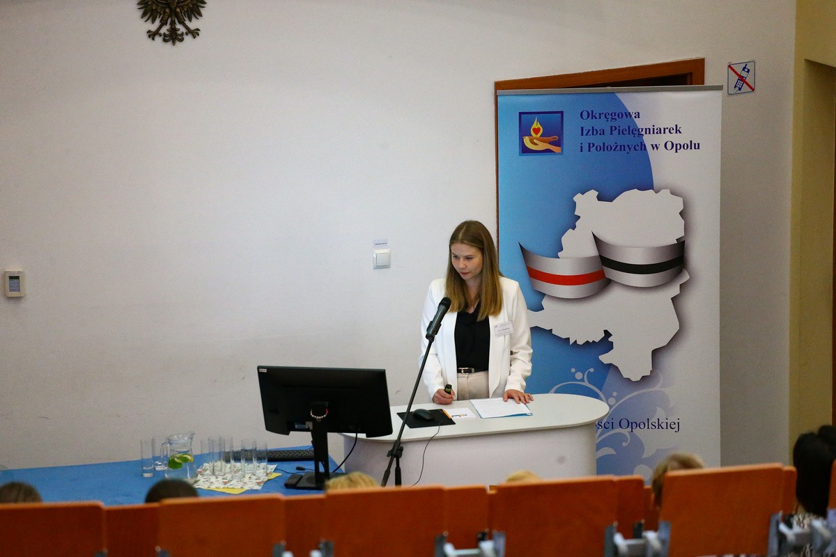 na zdjęciu nasza studentka Lidia Piskorowska podczas prezentacji finałowej